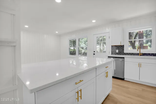 $374,000 | 2408 Pine Court South, Beaufort, SC 29902