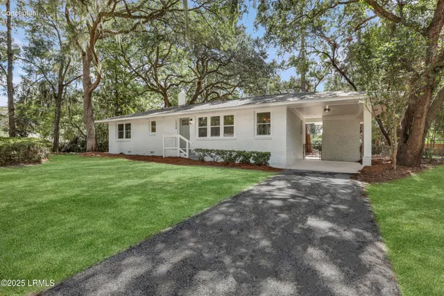 $374,000 | 2408 Pine Court South, Beaufort, SC 29902