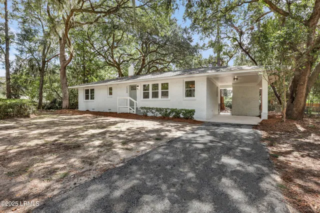 $374,000 | 2408 Pine Court South, Beaufort, SC 29902