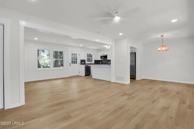 $374,000 | 2408 Pine Court South, Beaufort, SC 29902