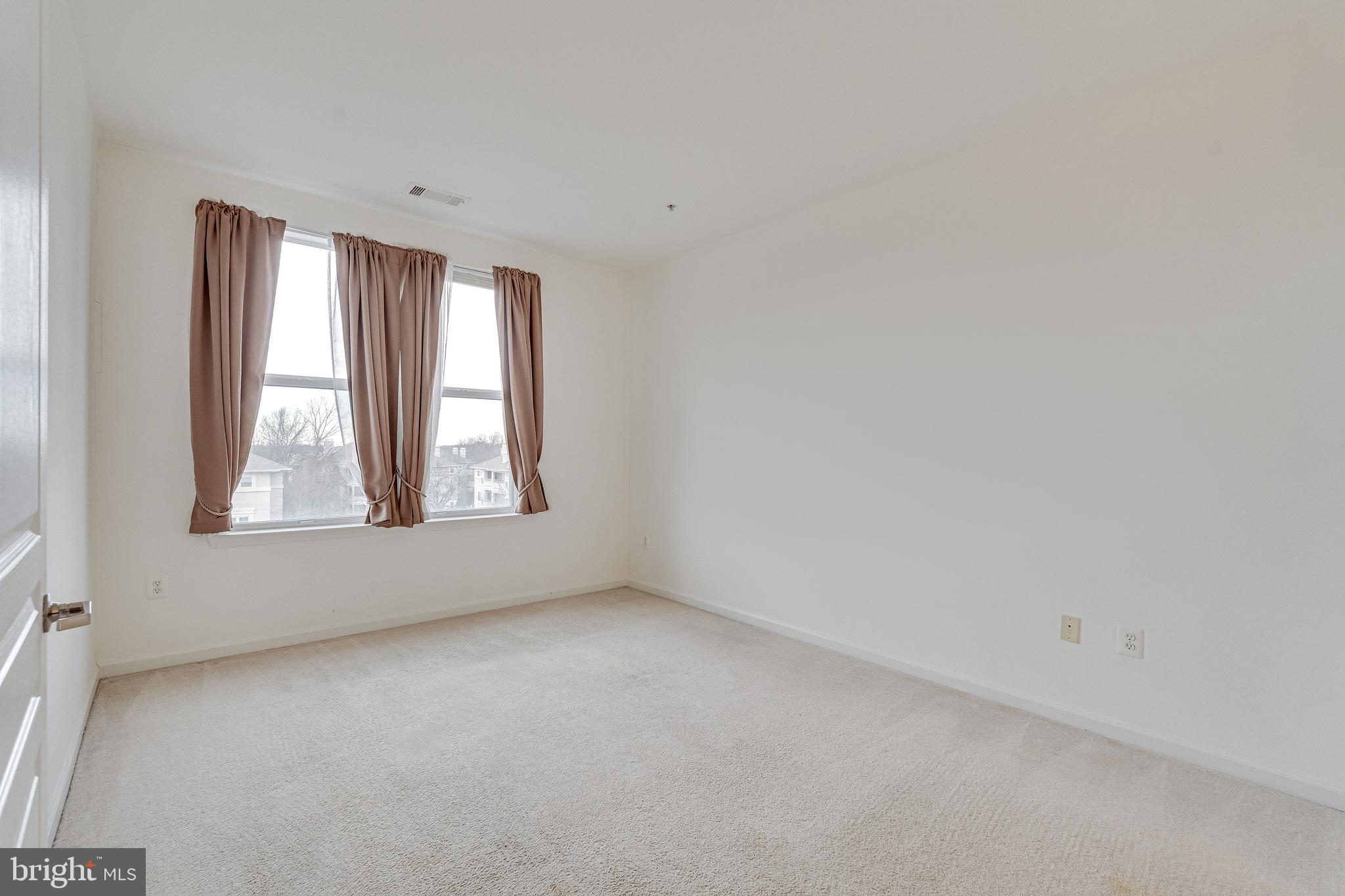 12000 Market Street, Unit 370 Reston, VA 20190 - Photo 14 of 35 an empty room with a window