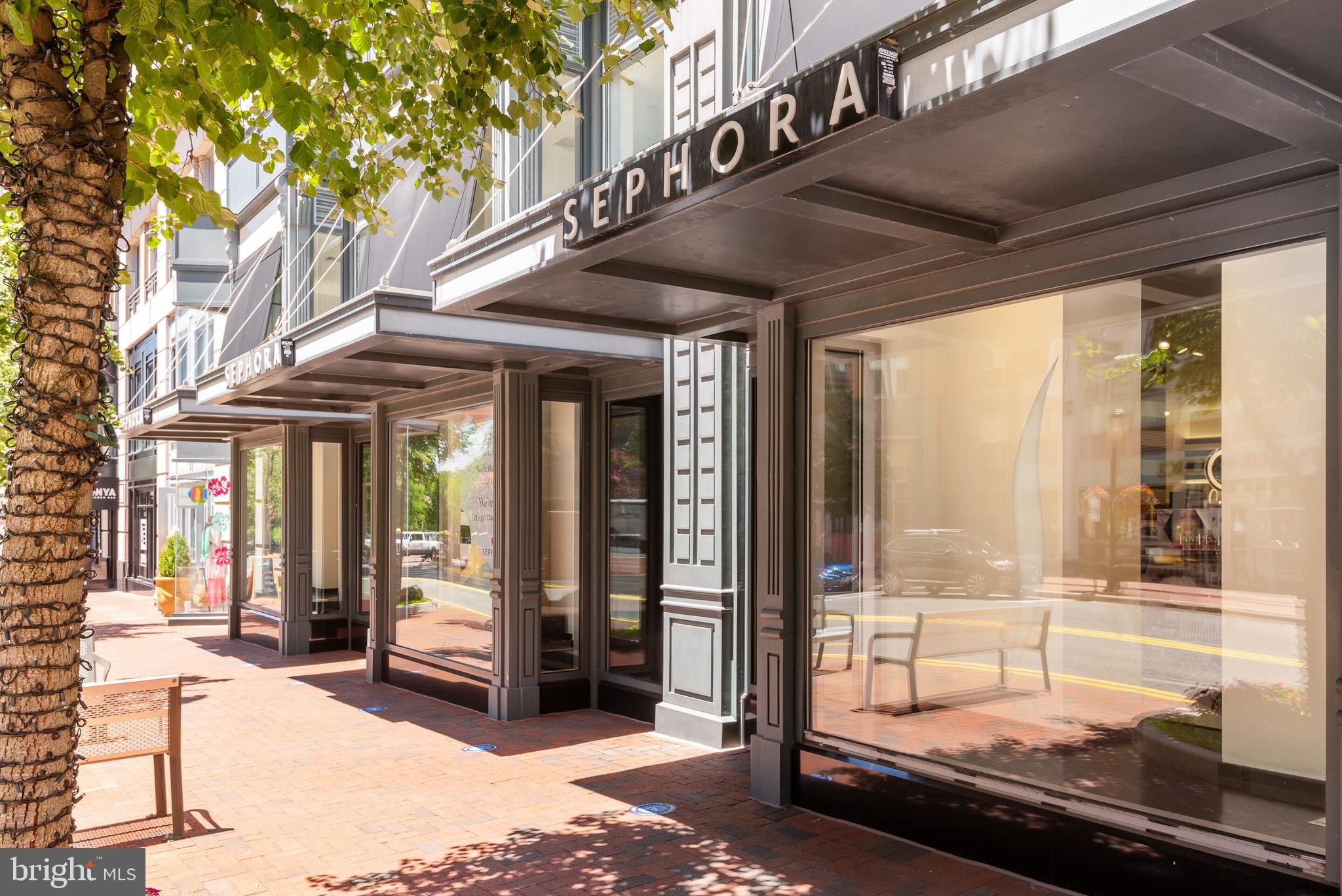 12000 Market Street, Unit 370 Reston, VA 20190 - Photo 38 of 51 a view of a porch with a table and chairs