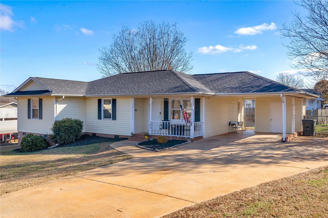 1051 Southfield Street Inman, SC 29349 - Photo 2 of 33