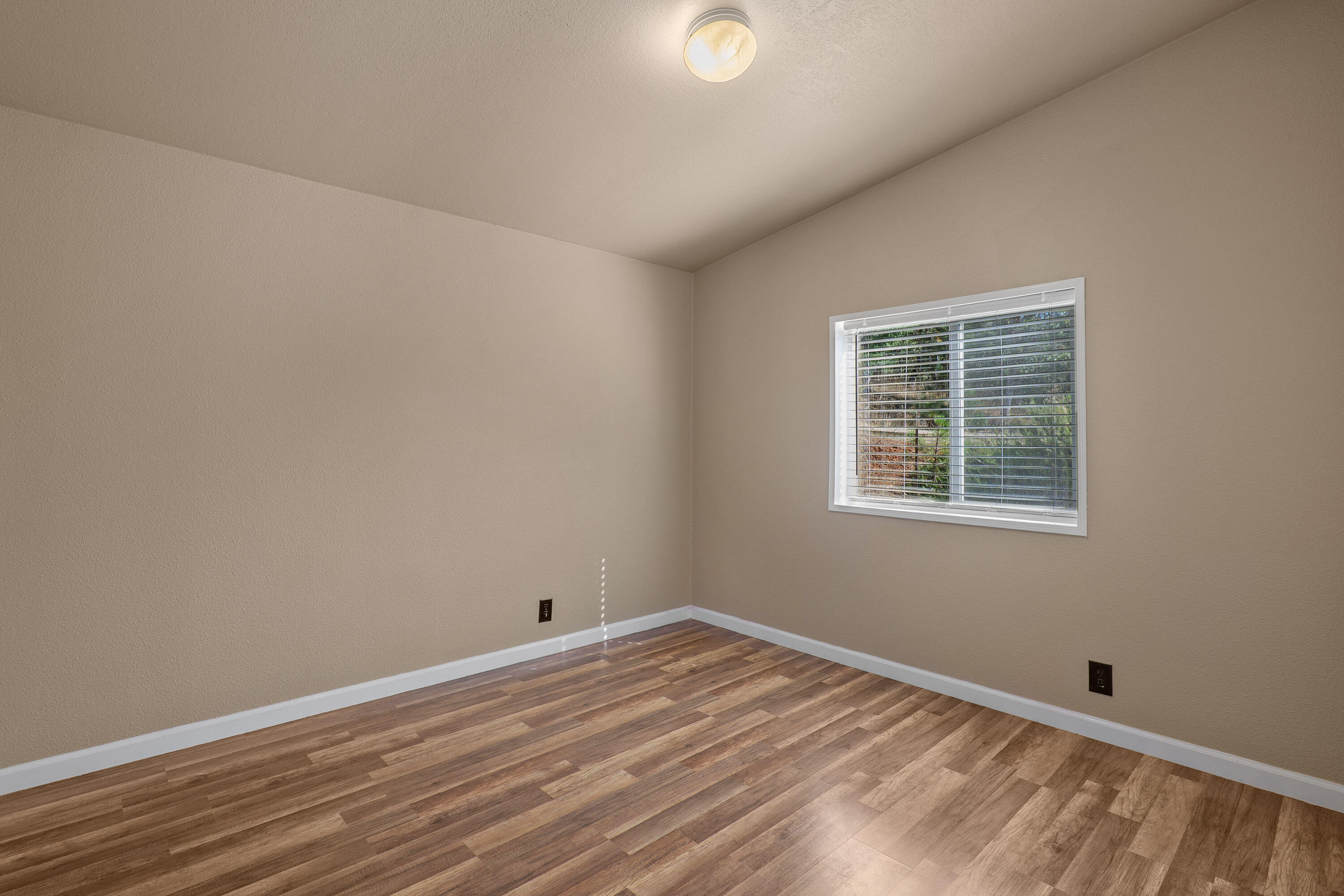 7820 North Applegate Road Grants Pass, OR 97527 - Photo 21 of 35 7820NApplegateRd-027