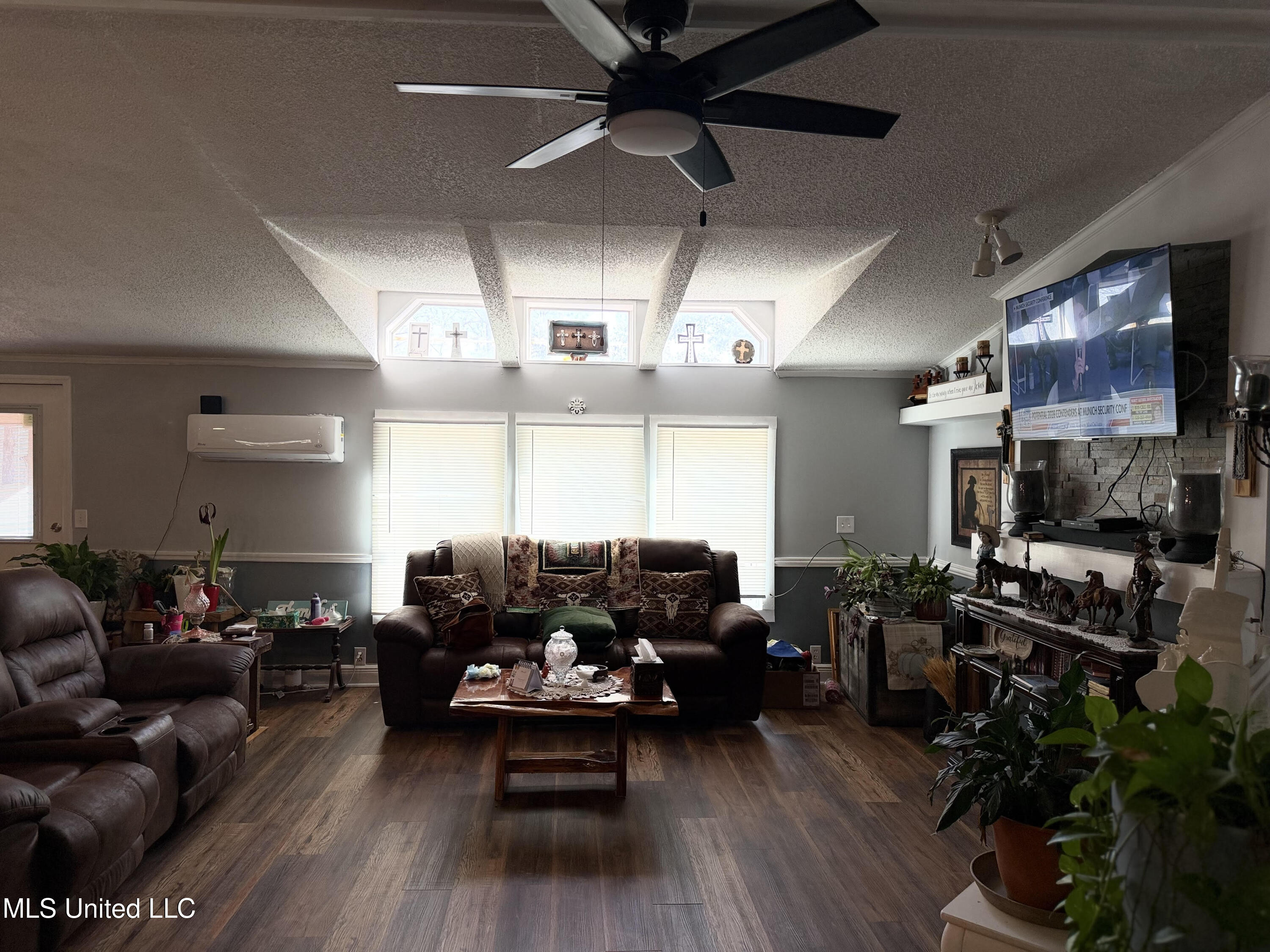 135 Burger Road Petal, MS 39465 - Photo 5 of 21 entry forward facing