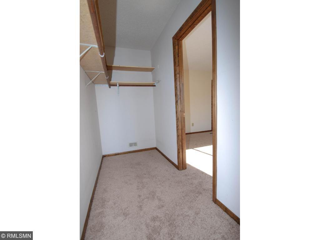 9377 Nesbitt Road Bloomington, MN 55437 - Photo 11 of 24