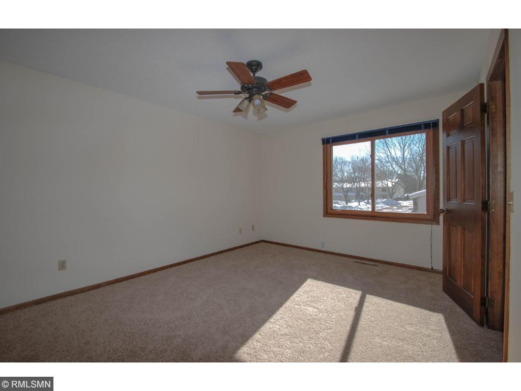 9377 Nesbitt Road Bloomington, MN 55437 - Photo 12 of 24