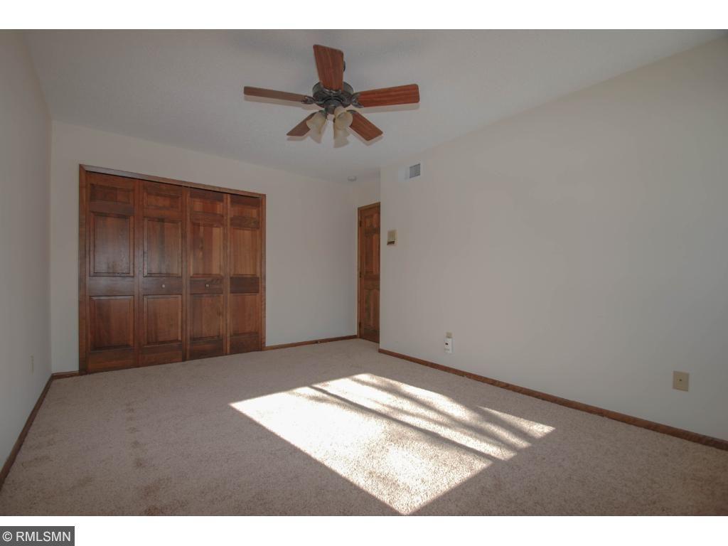 9377 Nesbitt Road Bloomington, MN 55437 - Photo 13 of 24