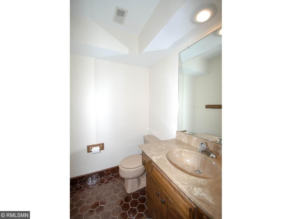 9377 Nesbitt Road Bloomington, MN 55437 - Photo 20 of 24