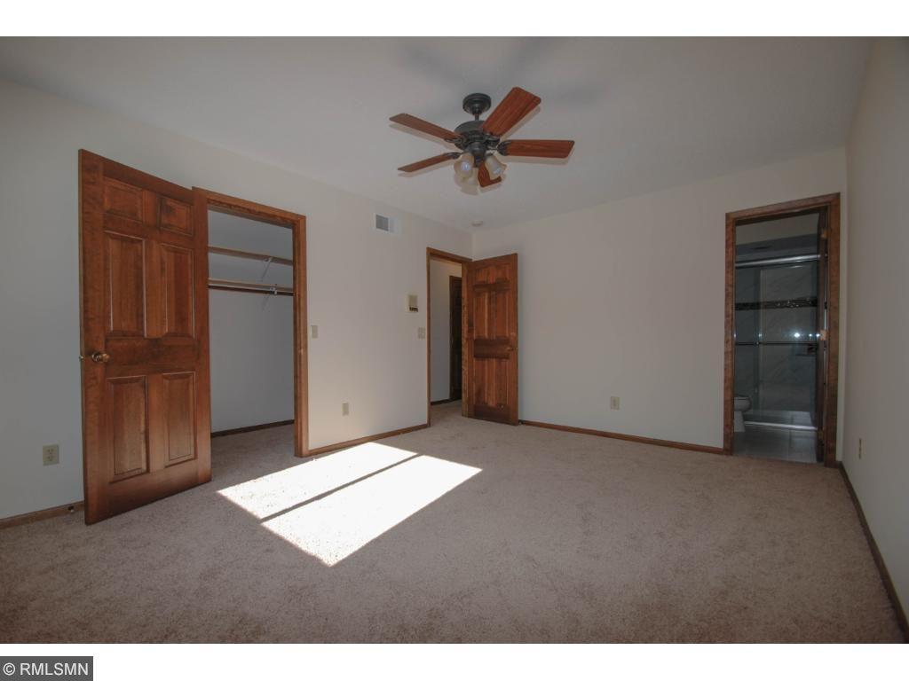 9377 Nesbitt Road Bloomington, MN 55437 - Photo 9 of 24