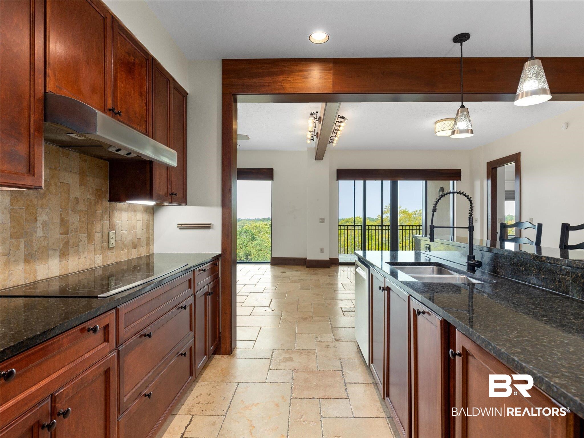 18269 Colony Drive, Unit 502 Fairhope, AL 36532 - Photo 9 of 28 Kitchen