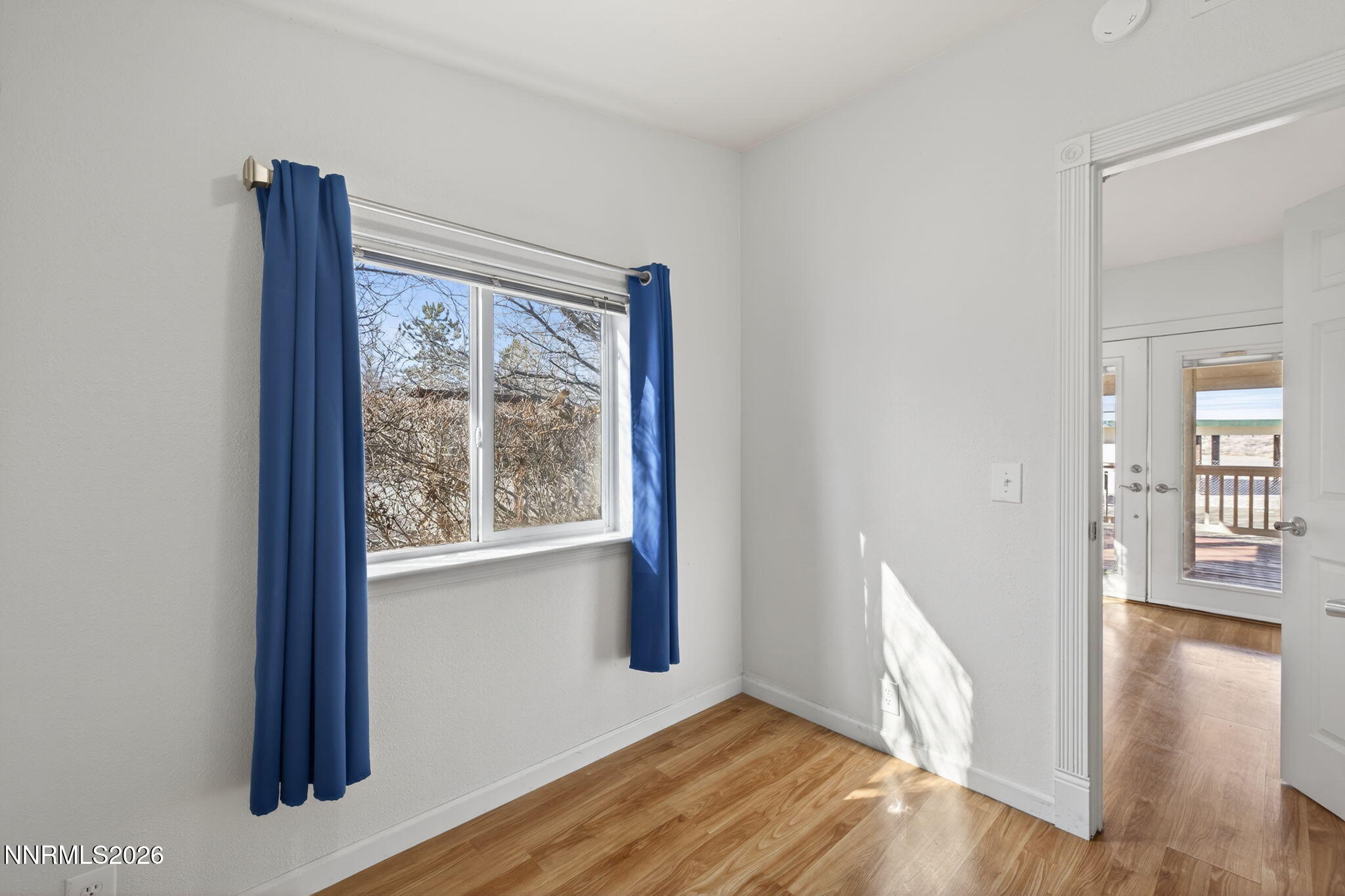 5430 Cox Road Fallon, NV 89406 - Photo 18 of 50 an empty room with wooden floor and windows