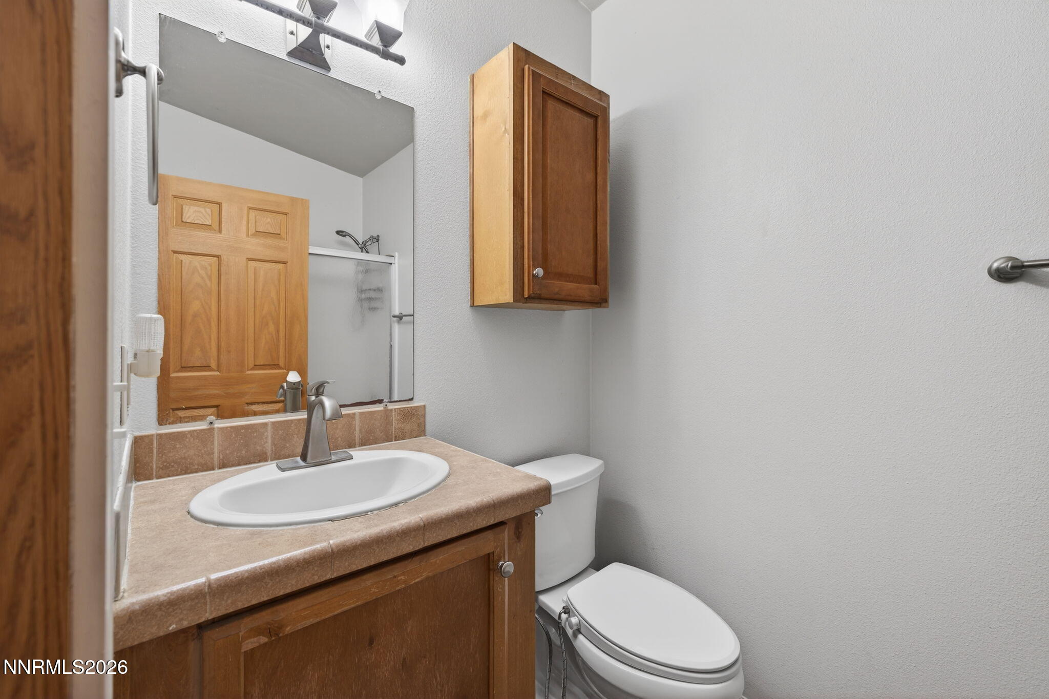 5430 Cox Road Fallon, NV 89406 - Photo 19 of 50 a bathroom with a sink toilet and mirror