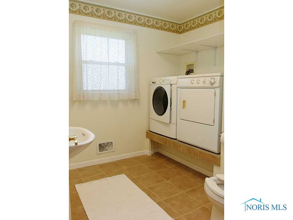 5870 Moline Martin Road Walbridge, OH 43465 - Photo 17 of 20 Gallery Image 17