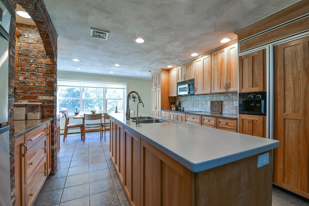 25 Wadsworth Road Sudbury, MA 01776 - Photo 8 of 22 Gallery Image 8