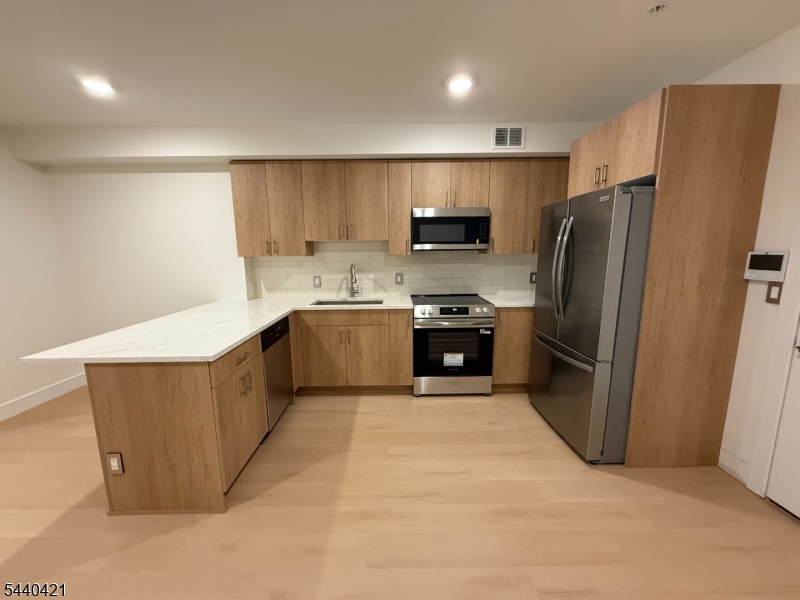 627 Valley Road, Unit C Montclair, NJ 07043 - Photo 3 of 30
