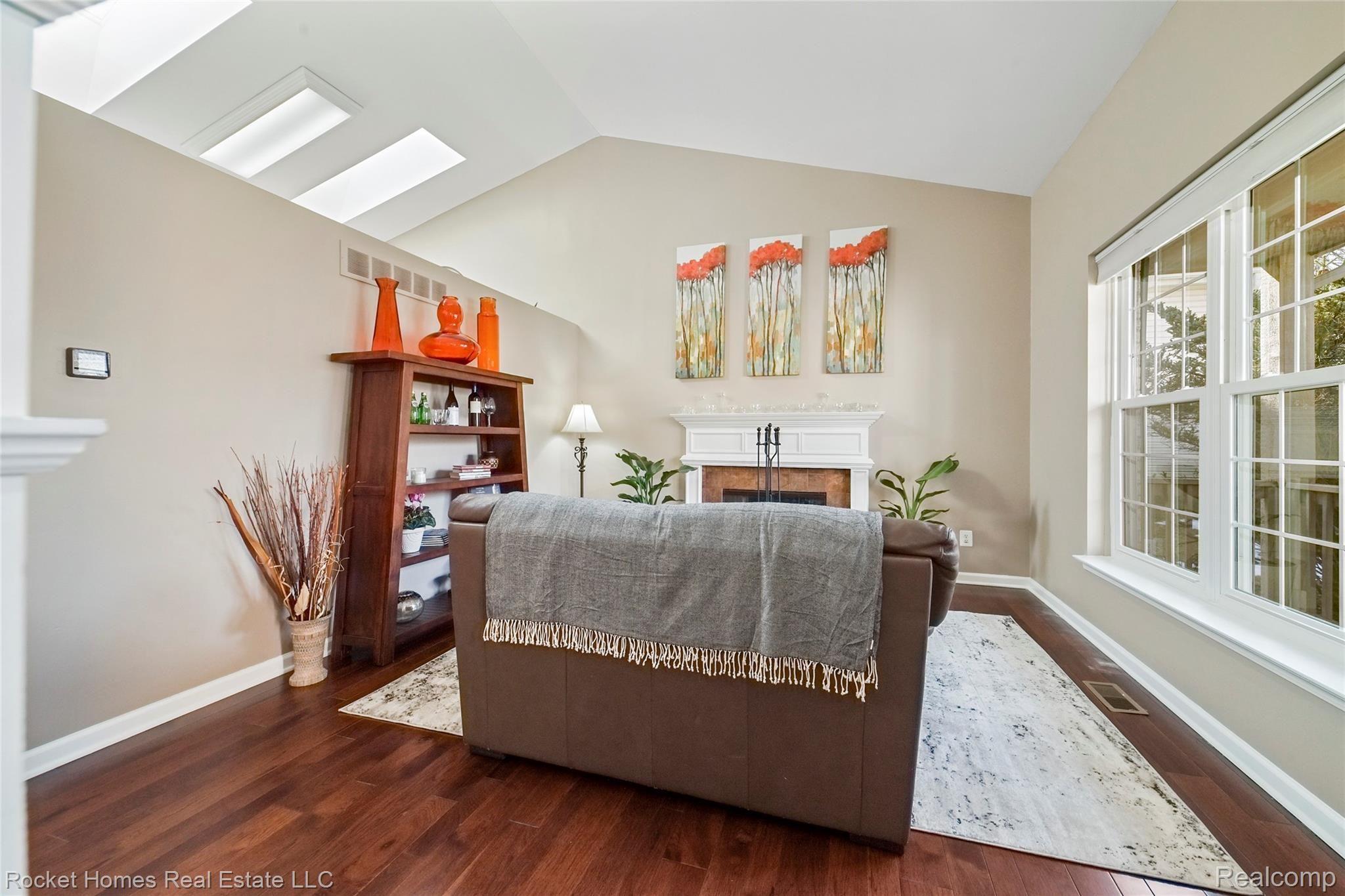 138 Eagle Ridge Road Lake Orion, MI 48360 - Photo 4 of 39 004-photo-great-room-9004560.jpg