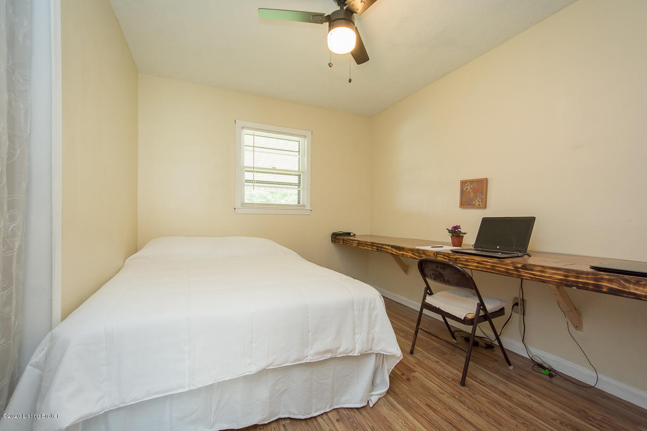 4527 Sandhill Road Louisville, KY 40219 - Photo 21 of 34 Bedroom