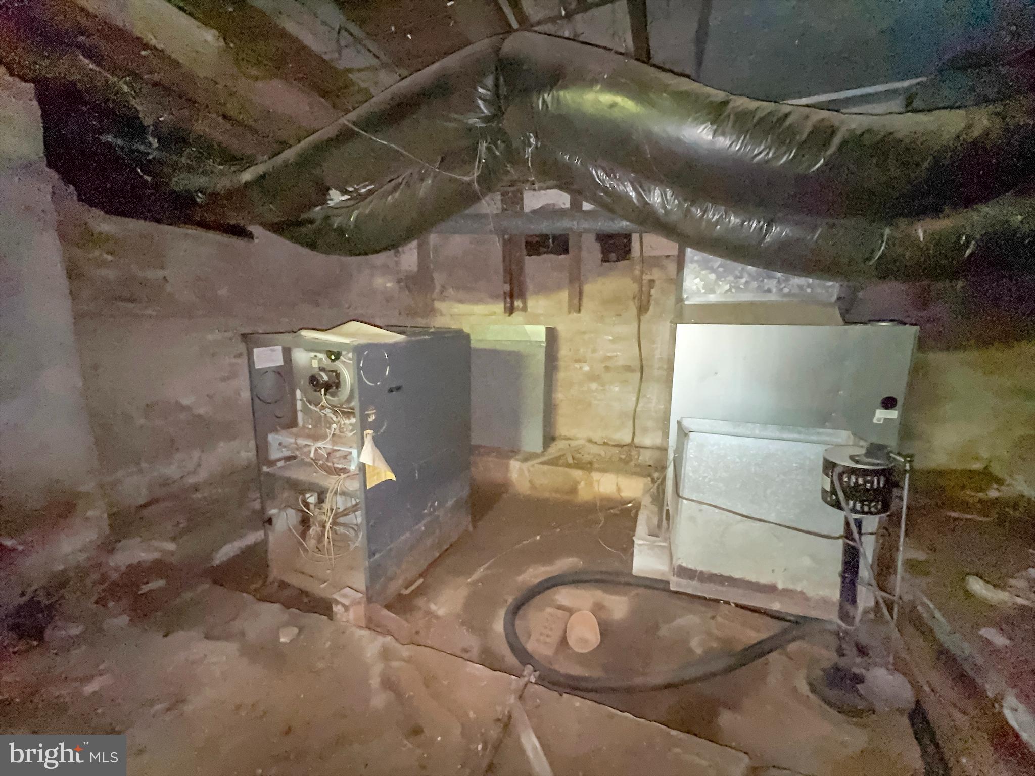 619 Main Street Leesburg, NJ 08327 - Photo 22 of 23 a view of a garage with couch