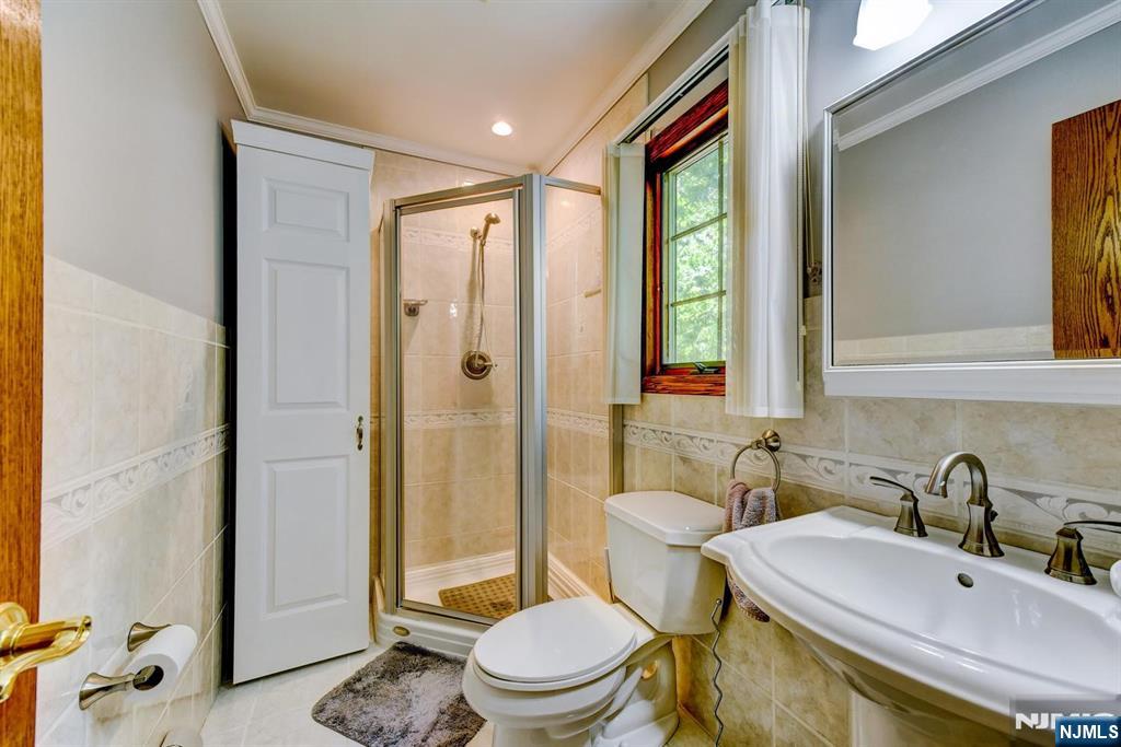 11 Yellow Brick Road Wayne, NJ 07470 - Photo 24 of 41