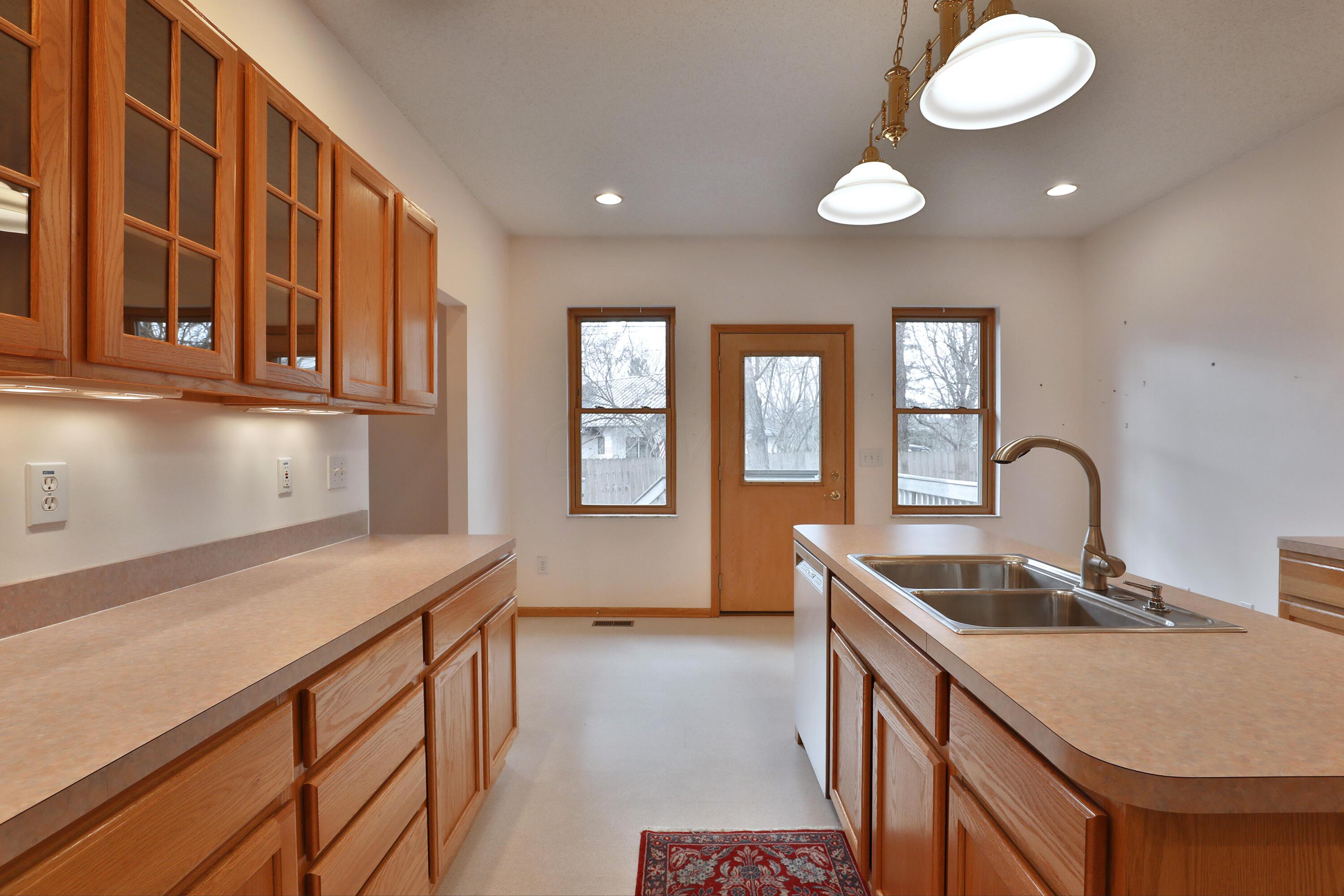 5892 Linworth Road Columbus, OH 43085 - Photo 19 of 68 5892-Linworth-19