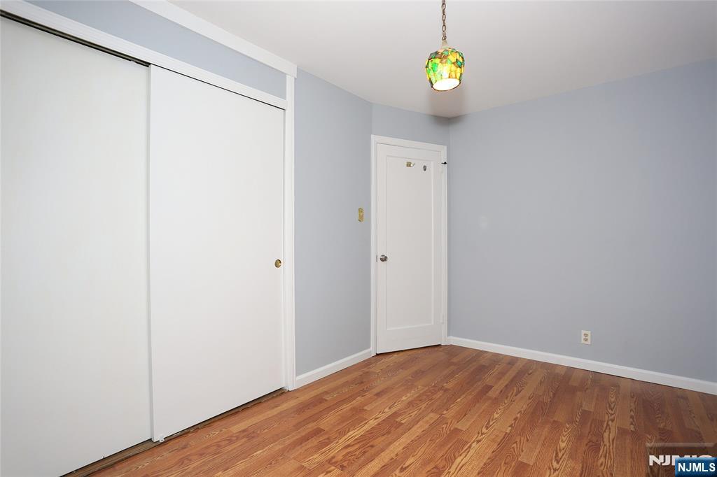 324 Edstan Way Paramus, NJ 07652 - Photo 15 of 35