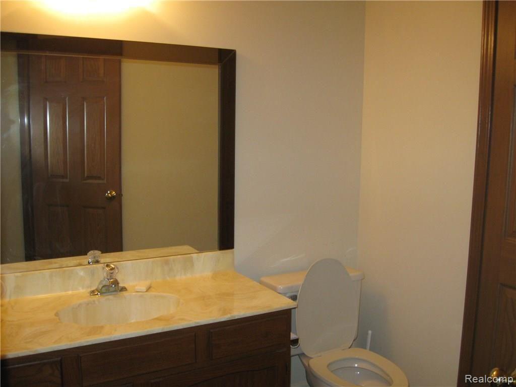 2437 Munster Road Rochester Hills, MI 48309 - Photo 35 of 47