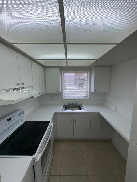 7500 Southwest 82nd Street, Unit G110 Miami, FL 33143 - Photo 4 of 13 a kitchen that has a sink and a stove in it