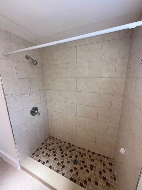 7500 Southwest 82nd Street, Unit G110 Miami, FL 33143 - Photo 10 of 13 a bathroom with a shower