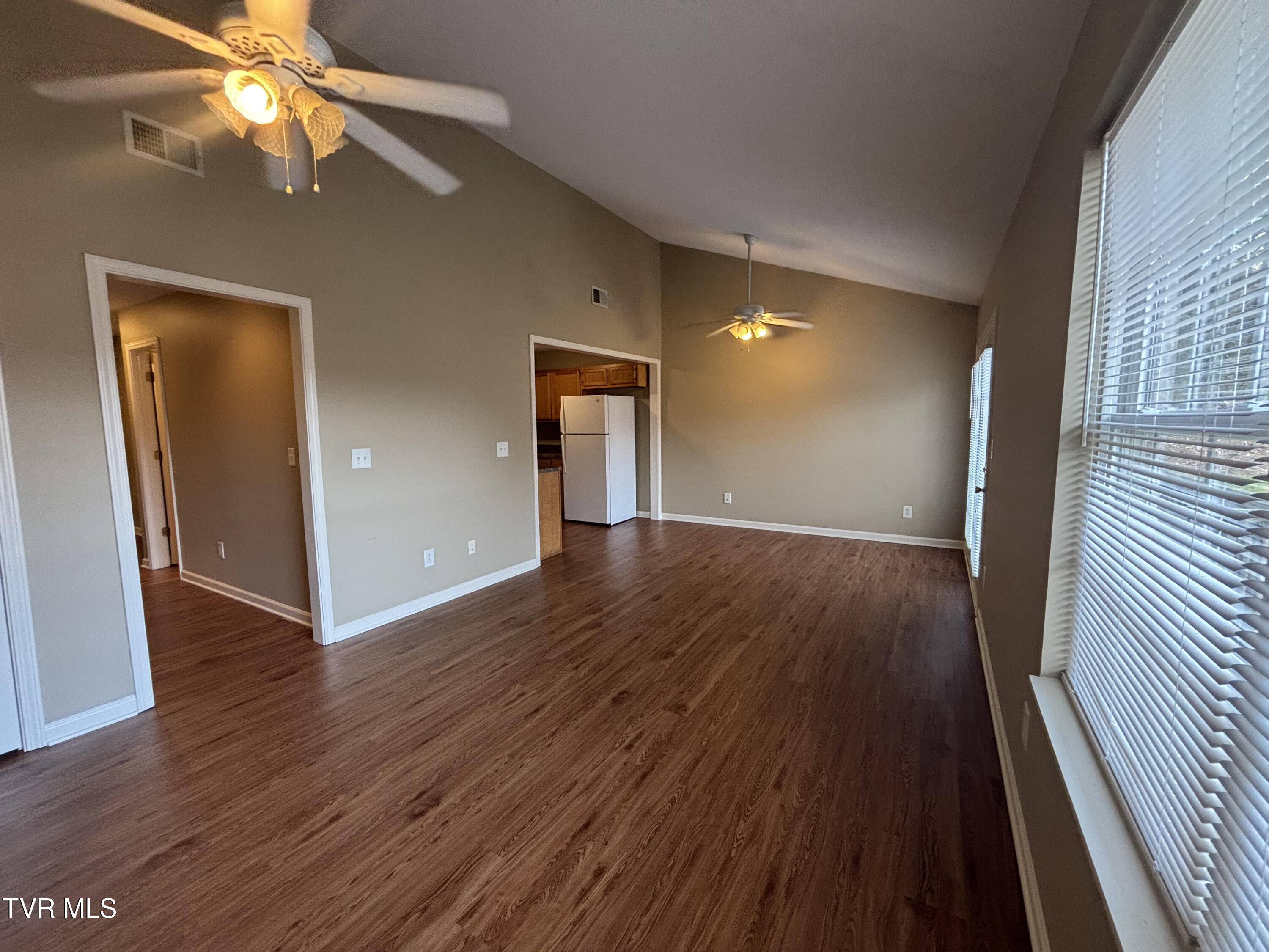 2822 Plymouth Road, Unit 2 Johnson City, TN 37601 - Photo 10 of 27 IMG_1857