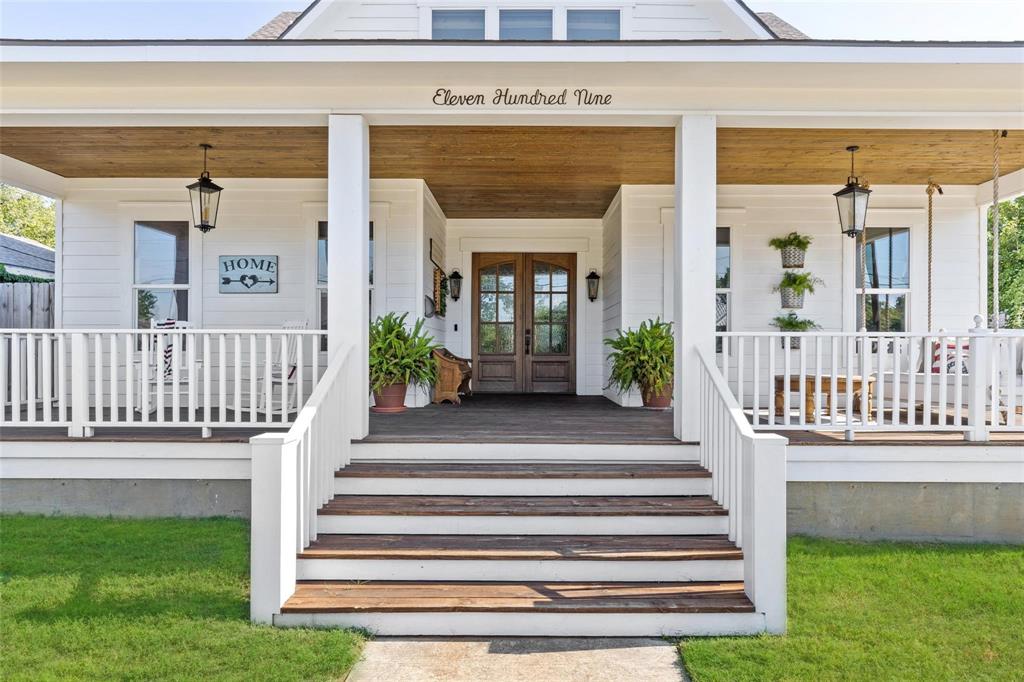 1109 East Oakdale Road Irving, TX 75060 - Photo 2 of 33 a view of a house with a deck