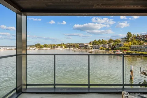 $1,000,000 | 515 Lake Street South, Unit 205, Kirkland, WA 98033