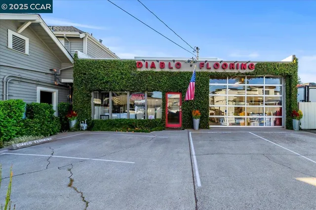 a view of a house and garage