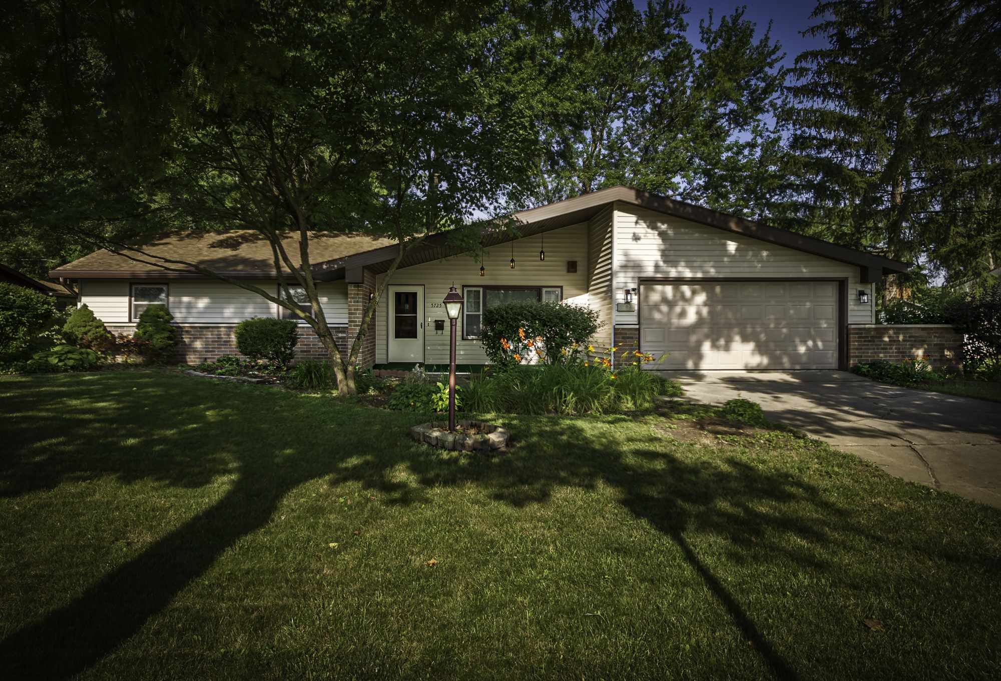 5725 Riviera Drive Fort Wayne, IN 46825 - Photo 1 of 31 Gallery Image 1