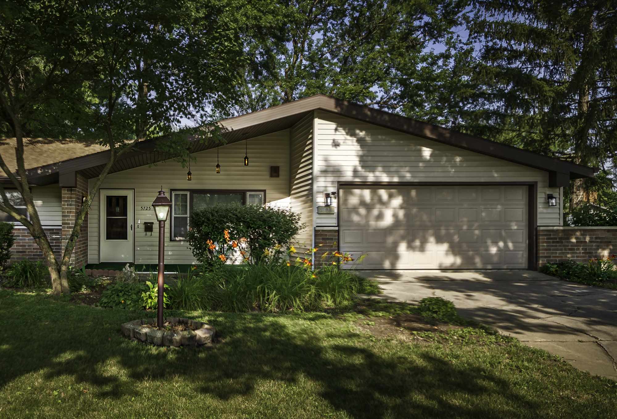 5725 Riviera Drive Fort Wayne, IN 46825 - Photo 3 of 31 Gallery Image 3