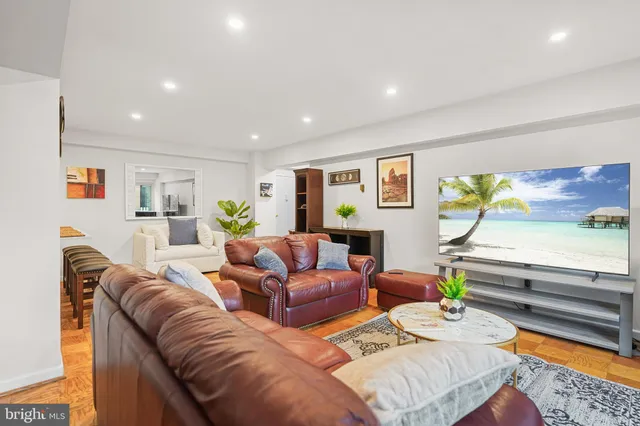 $2,800 | 4201 Cathedral Avenue Northwest, Unit 503W, Washington, DC 20016