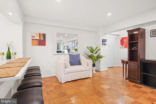 $2,500 | 4201 Cathedral Avenue Northwest, Unit 503W, Washington, DC 20016