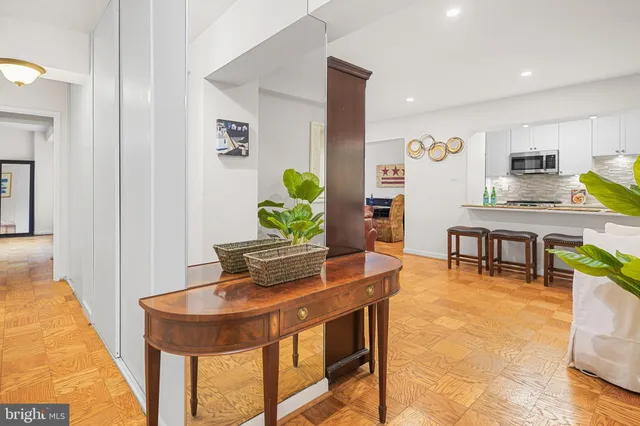 $2,500 | 4201 Cathedral Avenue Northwest, Unit 503W, Washington, DC 20016