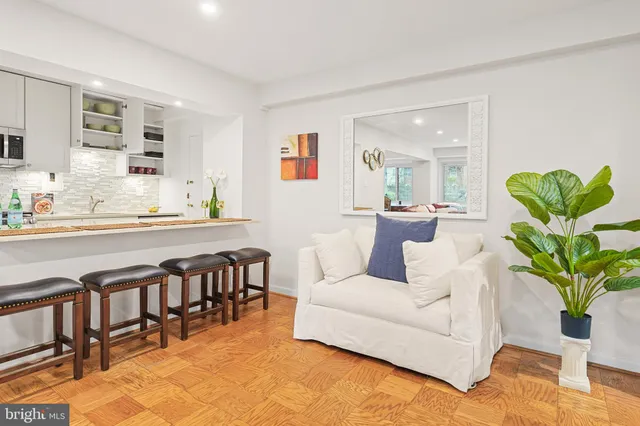 $2,500 | 4201 Cathedral Avenue Northwest, Unit 503W, Washington, DC 20016