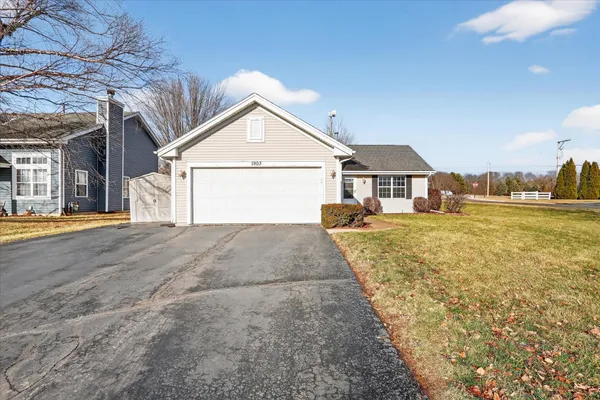 $297,500 | 1903 Silverthorn Drive, Byron, IL 61010