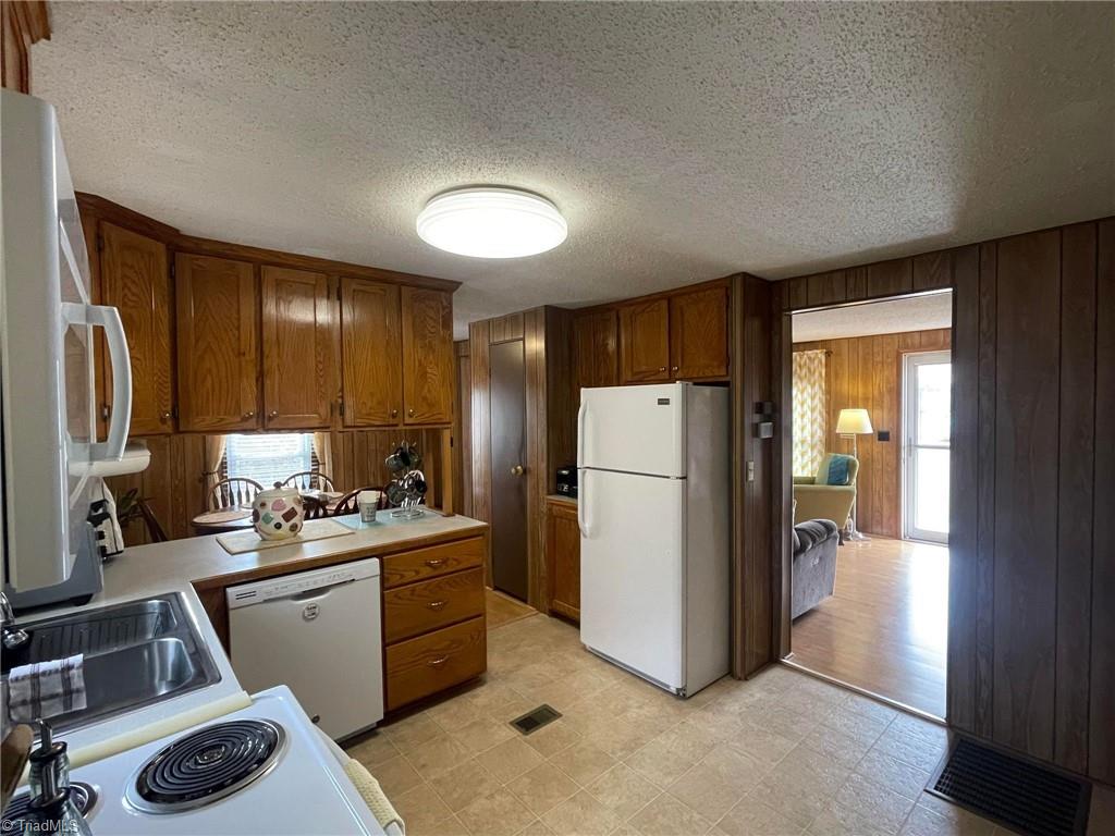 6040 Austin Little Mountain Road Elkin, NC 28621 - Photo 18 of 45 Gallery Image 18
