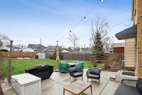 $589,000 | 328 Lorraine Street, Glen Ellyn, IL 60137