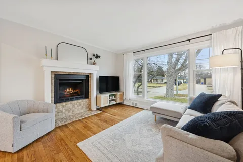 $589,000 | 328 Lorraine Street, Glen Ellyn, IL 60137