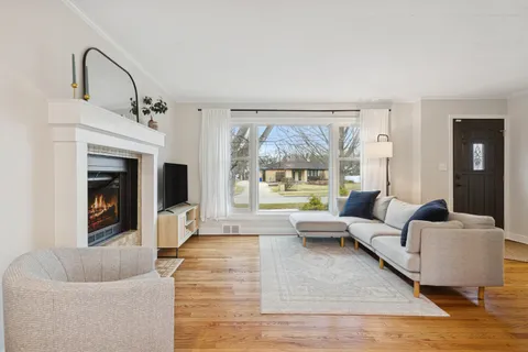 $589,000 | 328 Lorraine Street, Glen Ellyn, IL 60137