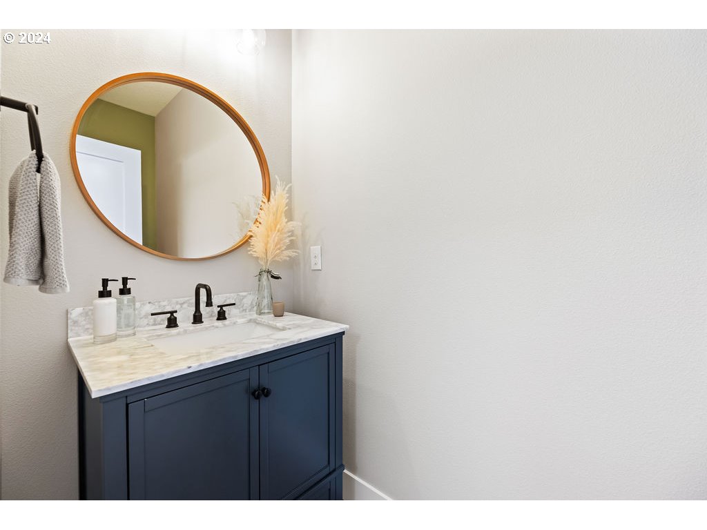 327 South 39th Drive Ridgefield, WA 98642 - Photo 20 of 48 a bathroom with a sink and a mirror
