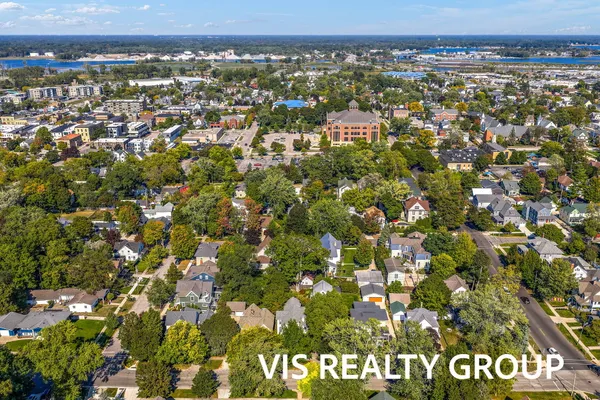 $1,175,000 | 415 Howard Avenue, Grand Haven, MI 49417