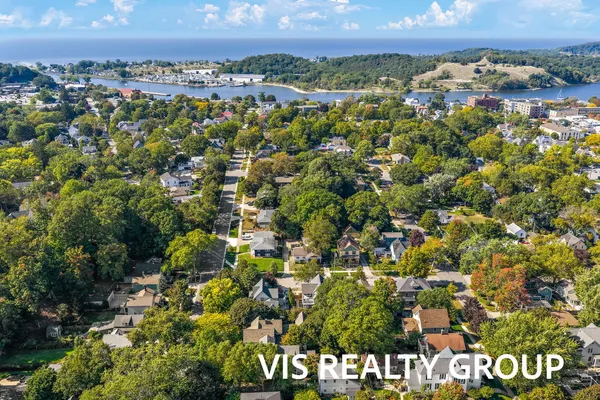 $1,175,000 | 415 Howard Avenue, Grand Haven, MI 49417