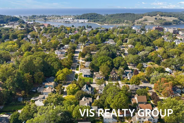 $1,175,000 | 415 Howard Avenue, Grand Haven, MI 49417