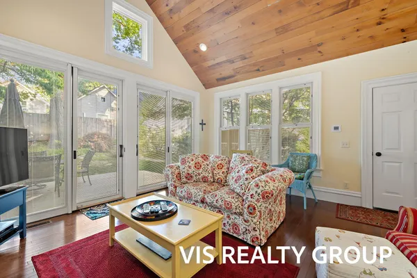 $1,175,000 | 415 Howard Avenue, Grand Haven, MI 49417