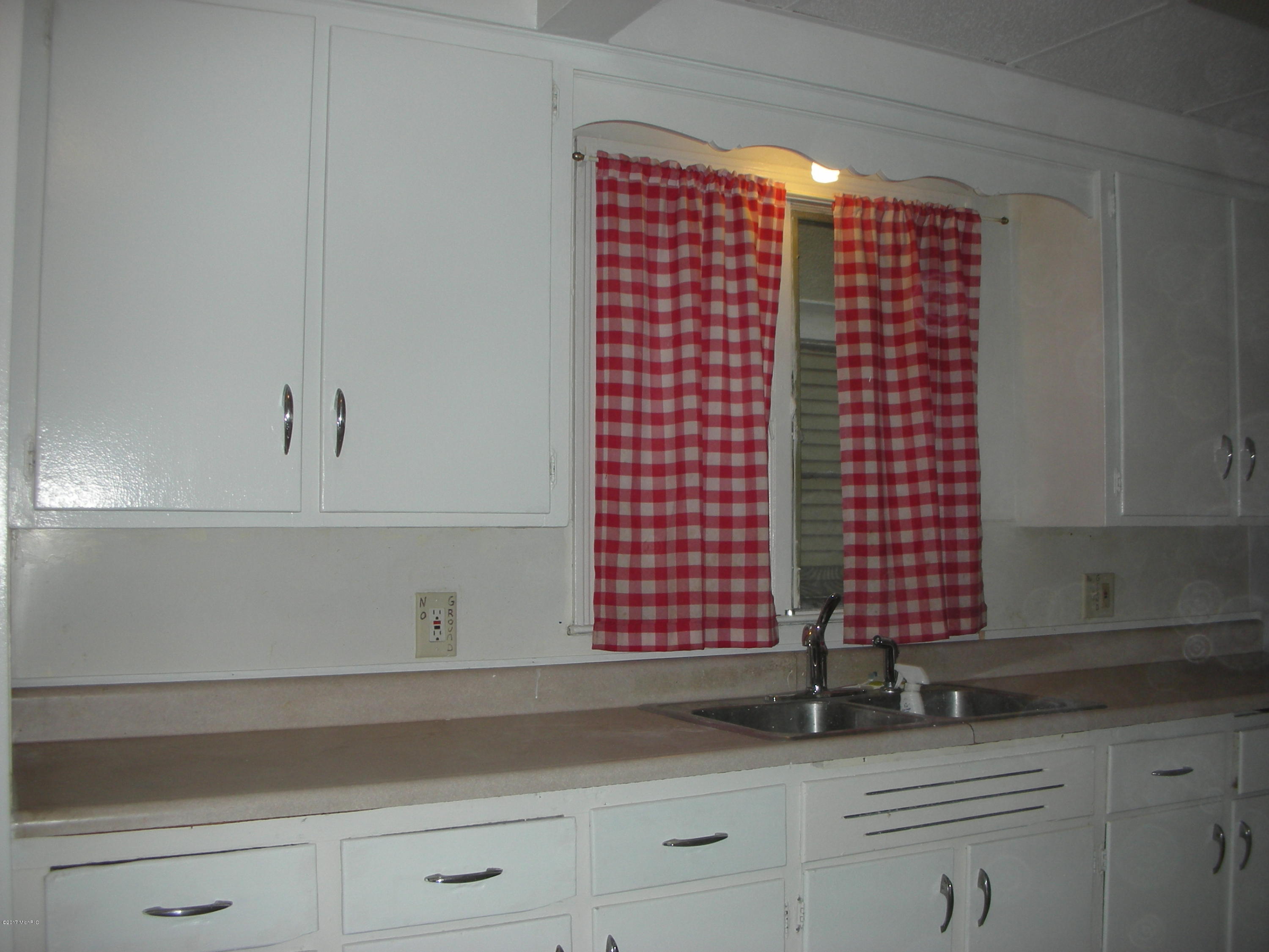817 Reed Street Kalamazoo, MI 49001 - Photo 3 of 7 DSCN4523